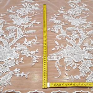 HAFT NA TIULU ZDOBIONY CEKINAMI