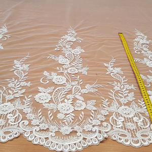 HAFT NA TIULU ZDOBIONY CEKINAMI (HAFT NA JEDNYM BRZEGU)