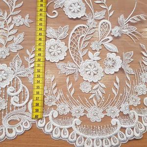 HAFT NA TIULU ZDOBIONY CEKINAMI (HAFT NA JEDNYM BRZEGU)