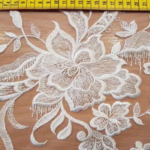 HAFT NA TIULU ZDOBIONY CEKINAMI