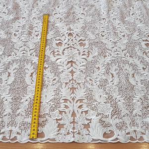 HAFT ZDOBIONY CEKINAMI