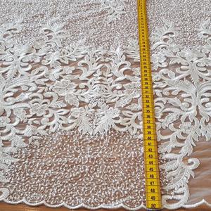 HAFT ZDOBIONY CEKINAMI