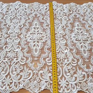 HAFT NA TIULU ZDOBIONY KORALIKAMI