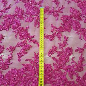 HAFT NA TIULU ZDOBIONY CEKINAMI