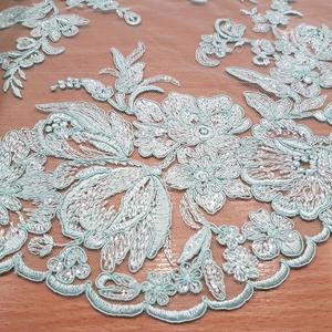 HAFT NA TIULU ZDOBIONY CEKINAMI