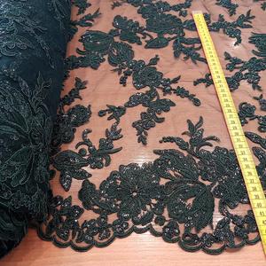 HAFT NA TIULU ZDOBIONY CEKINAMI