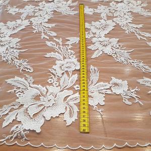 HAFT NA TIULU ZDOBIONY CEKINAMI