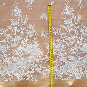 HAFT NA TIULU ZDOBIONY CEKINAMI