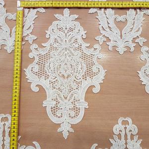 HAFT NA TIULU ZDOBIONY CEKINAMI I KORALIKAMI