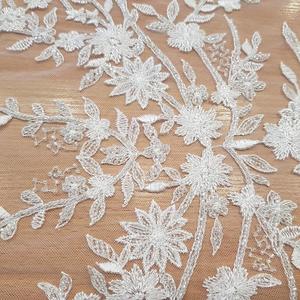 HAFT NA TIULU ZDOBIONY KORALIKAMI