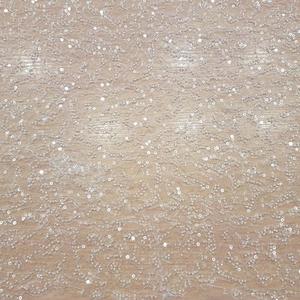 TIUL ZDOBIONY KORALIKAMI I CEKINAMI