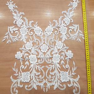 MOTYW ZDOBIONY KORALIKAMI - MOTYW 16