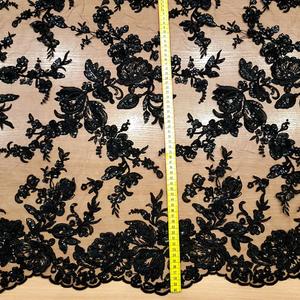 HAFT NA TIULU ZDOBIONY CEKINAMI