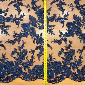 HAFT NA TIULU ZDOBIONY CEKINAMI