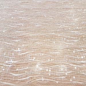 DELIKATNA KORONKA Z CEKINAMI