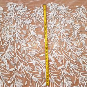 HAFT NA TIULU ZDOBIONY CEKINAMI