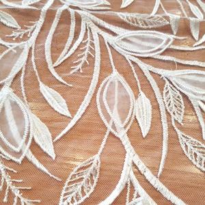 HAFT NA TIULU ZDOBIONY CEKINAMI