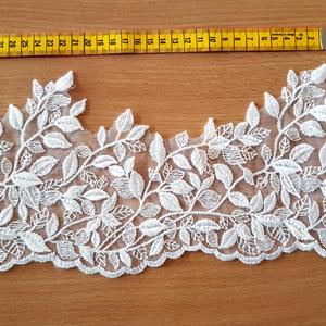 TAŚMA ZDOBIONA CEKINAMI - T057