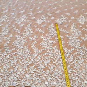 HAFT NA TIULU ZDOBIONY CEKINAMI