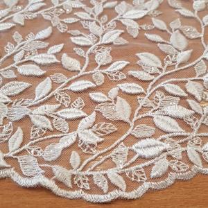 HAFT NA TIULU ZDOBIONY CEKINAMI