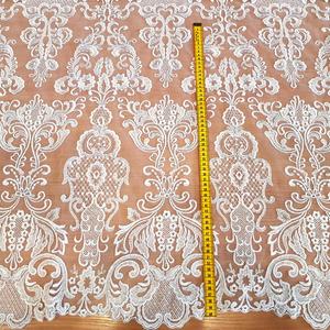 HAFT NA TIULU ZDOBIONY CEKINAMI