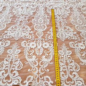 HAFT NA TIULU ZDOBIONY CEKINAMI