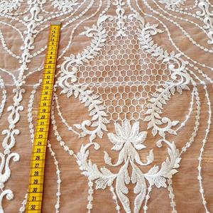 HAFT NA TIULU ZDOBIONY CEKINAMI