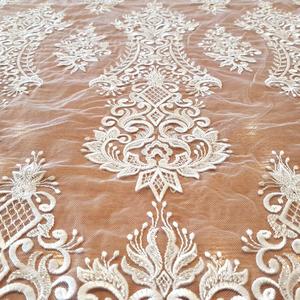 HAFT NA TIULU ZDOBIONY CEKINAMI