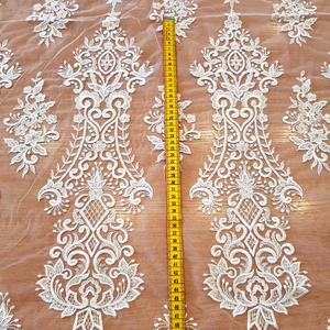 HAFT NA TIULU ZDOBIONY CEKINAMI