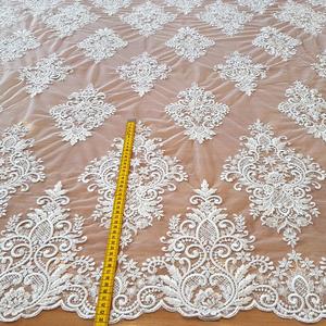 HAFT NA TIULU ZDOBIONY CEKINAMI