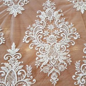 HAFT NA TIULU ZDOBIONY CEKINAMI