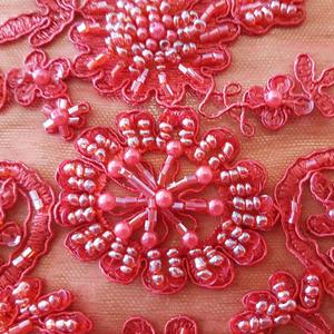 HAFT ZDOBIONY KORALIKAMI