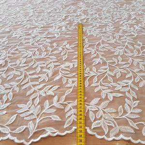 HAFT NA TIULU ZDOBIONY CEKINAMI