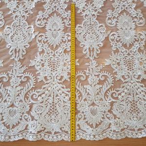 HAFT NA TIULU ZDOBIONY CEKINAMI