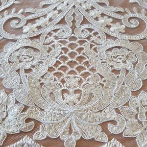 HAFT NA TIULU ZDOBIONY CEKINAMI