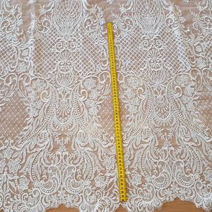 HAFT NA TIULU ZDOBIONY CEKINAMI