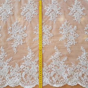 HAFT NA TIULU ZDOBIONY CEKINAMI