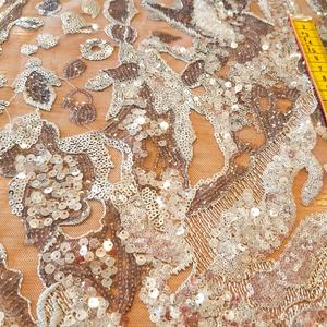 HAFT NA TIULU ZDOBIONY CEKINAMI