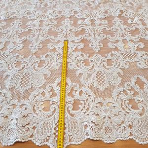 HAFT NA TIULU ZDOBIONY CEKINAMI