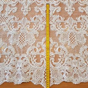 HAFT NA TIULU ZDOBIONY CEKINAMI