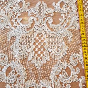 HAFT NA TIULU ZDOBIONY CEKINAMI