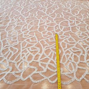 HAFT NA TIULU ZDOBIONY CEKINAMI