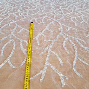 HAFT NA TIULU ZDOBIONY CEKINAMI