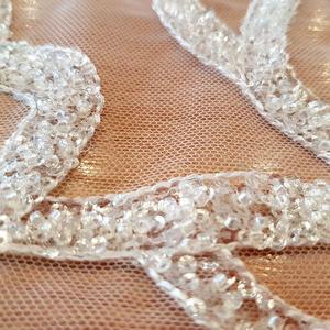 HAFT NA TIULU ZDOBIONY CEKINAMI