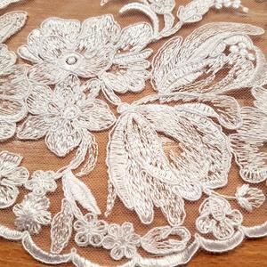 HAFT NA TIULU ZDOBIONY CEKINAMI