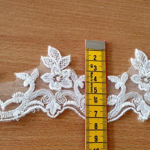 TAŚMA ZDOBIONA CEKINAMI - T35