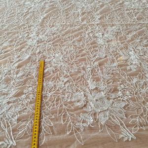 HAFT NA TIULU ZDOBIONY CEKINAMI 