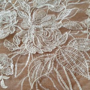 HAFT NA TIULU ZDOBIONY CEKINAMI 