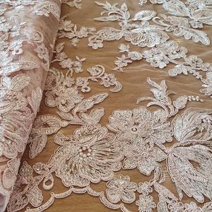 HAFT NA TIULU ZDOBIONY CEKINAMI