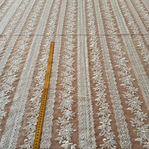 HAFT NA TIULU ZDOBIONY CEKINAMI